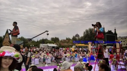 Колективна весілля в Цзяінь (ч (Цзяінь) Колективна весілля в Цзяінь (ч