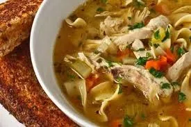 Курячий суп з домашньою локшиною (домашньої) Курячий суп з домашньою локшиною