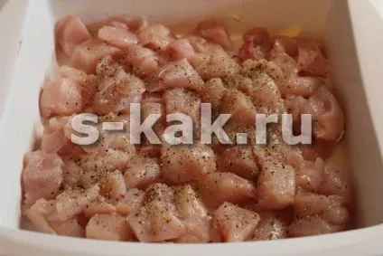 Курка під сиром і помідорами в духовці (курячі грудки) Курка під сиром і помідорами в духовці