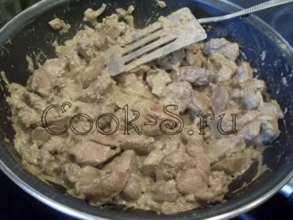Куряча печінка в сметані з цибулею на сковороді - рецепт з фото (сметані) Куряча печінка в сметані з цибулею на сковороді - рецепт з фото