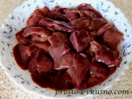 Куряча печінка в сметані на сковороді (куряча печінка в сметані) Куряча печінка в сметані на сковороді