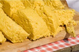 З чого варити мамалигу для риболовлі, рецепт приготування даної каші і особливості лову з її (мамалигу) З чого варити мамалигу для риболовлі, рецепт приготування даної каші і особливості лову з її
