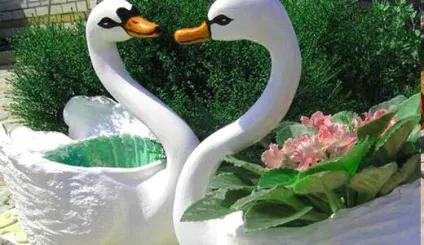 З пластикових пляшок декор для саду (пляшок) З пластикових пляшок декор для саду