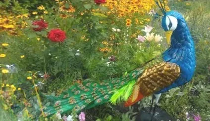 З пластикових пляшок декор для саду (пластикових) З пластикових пляшок декор для саду
