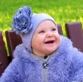 Стрічки на голові бантиком (були сколоти формі) Стрічки на голові бантиком