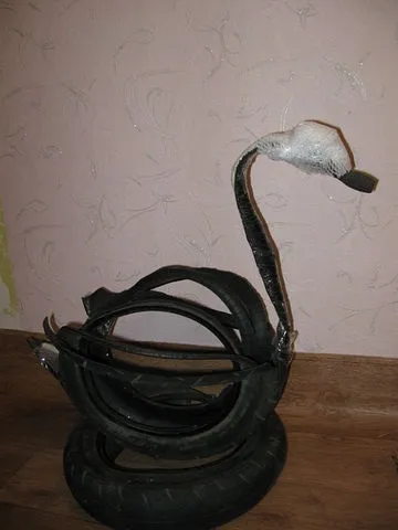 Лебідь з пакетів