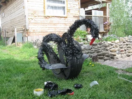 Лебідь з пакетів