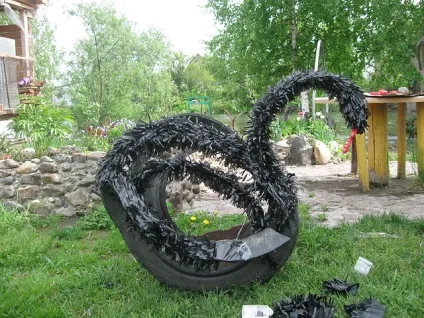 Лебідь з пакетів