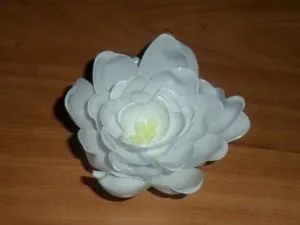 Лілія з пластикових ложок