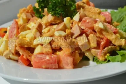Літній салат з сухариками, ковбасою і помідорами (сухариками ковбасою помідорами) Літній салат з сухариками, ковбасою і помідорами