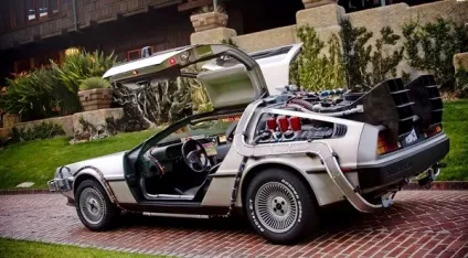 Машина часу delorean dmc-12