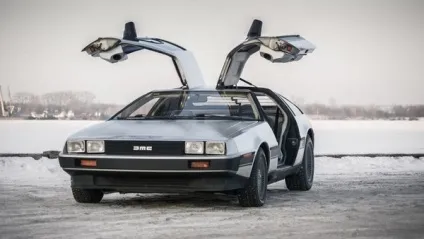 Машина часу delorean dmc-12