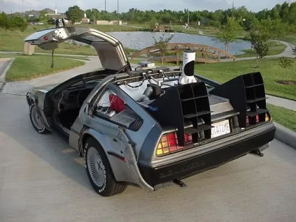 Машина часу delorean dmc-12
