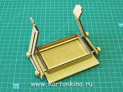 Мрія хлопчаків картонний гараж з підйомними воротами (підйомними) Мрія хлопчаків картонний гараж з підйомними воротами