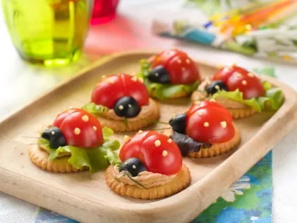 Меню на стіл на день народження вдома (стіл) Меню на стіл на день народження вдома