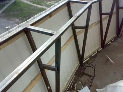 Чи можна зміцнити парапет балкона своїми руками дерев'яні огорожі балкона, фото, а також