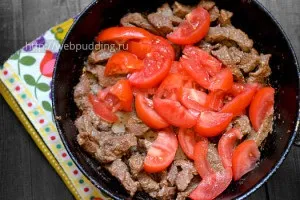 М'ясо з помідорами на сковороді, як приготувати на (сковороді) М'ясо з помідорами на сковороді, як приготувати на
