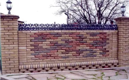 незвичайні паркани