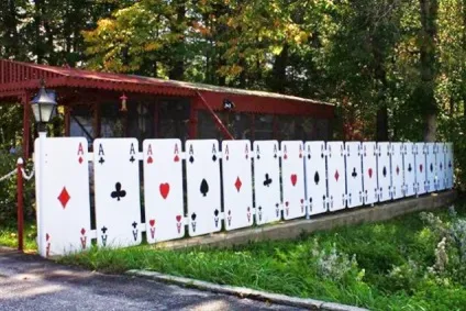 Незвичайні паркани і огорожі (незвичайні паркани) Незвичайні паркани і огорожі