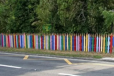 Нова добірка незвичайних дачних зборів (Забір вигляді кольорових) Нова добірка незвичайних дачних зборів