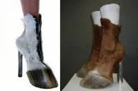 Взуття з копитами