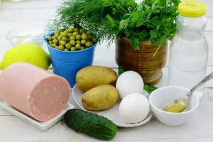 Окрошка на мінералці - рецепт з покроковими фото (Наріжте невеликими шматочками) Окрошка на мінералці - рецепт з покроковими фото