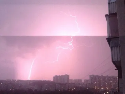 Близько apple (як зловити блискавку на телефон) (Lightning Strike Photography Florian) Близько apple (як зловити блискавку на телефон)