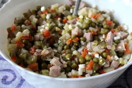 Олів'є »з копченою куркою - покроковий рецепт з фото, салати (салати) Олів'є »з копченою куркою - покроковий рецепт з фото, салати
