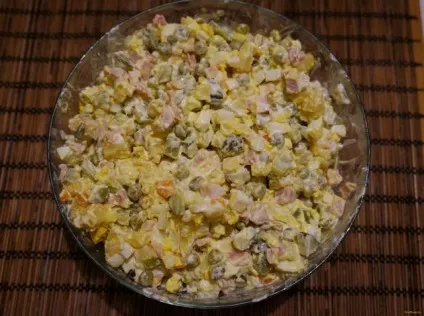 Олів'є з копченою куркою рецепт з фото (кубиками приблизно того) Олів'є з копченою куркою рецепт з фото