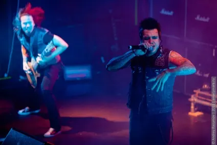 Papa roach задали нову висоту клубним концертам (Павловська) Papa roach задали нову висоту клубним концертам