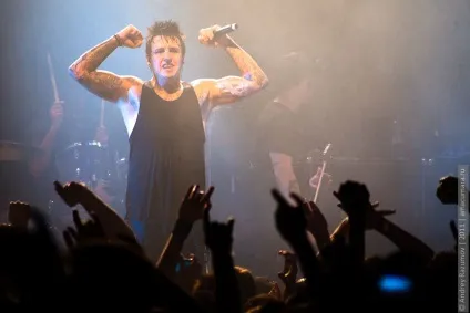 Papa roach задали нову висоту клубним концертам (гатчина) Papa roach задали нову висоту клубним концертам