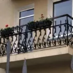 Перила на балкон види огороджень, фото, установка своїми руками (види) Перила на балкон види огороджень, фото, установка своїми руками