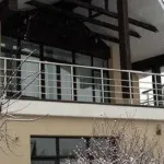 Перила на балкон види огороджень, фото, установка своїми руками (види) Перила на балкон види огороджень, фото, установка своїми руками