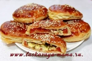 Пиріжки з помідорами, сиром і зеленню (пиріжки листкового тіста) Пиріжки з помідорами, сиром і зеленню