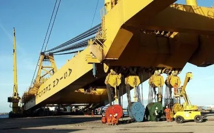 Перевезення найбільшого портового крана (34 фото) - Трініксі (фото) Перевезення найбільшого портового крана (34 фото) - Трініксі