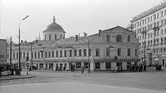 Площа Нікітських воріт - це
