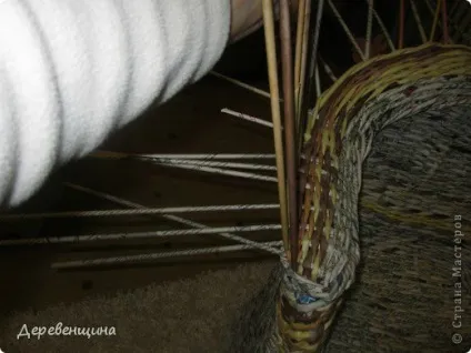 Плетене крісло з газет