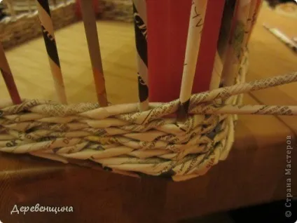 Плетене крісло з газет