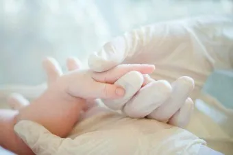 Чому виникає кисневе голодування у новонародженого і як з ним боротися
