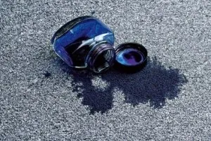 Як позбутися від запаху ковроліну