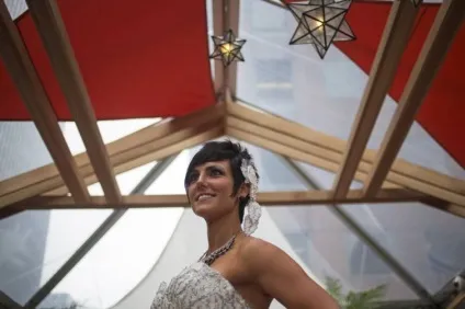 Показ дизайнерських весільних суконь з туалетного паперу, умкра (10th annual toilet paper wedding dress contest) Показ дизайнерських весільних суконь з туалетного паперу, умкра