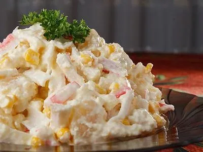 Популярний салат крабовий з рисом