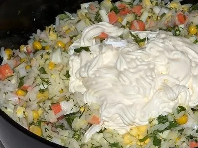 Популярний салат крабовий з рисом