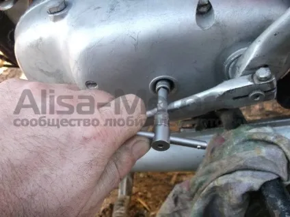 Регулювання зчеплення мотоцикла «схід», alisa-motors (поки відчуємо невелике зусилля) Регулювання зчеплення мотоцикла «схід», alisa-motors