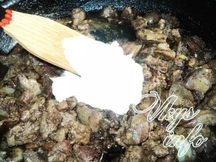 Рецепт курячої печінки в сметані (сметані) Рецепт курячої печінки в сметані