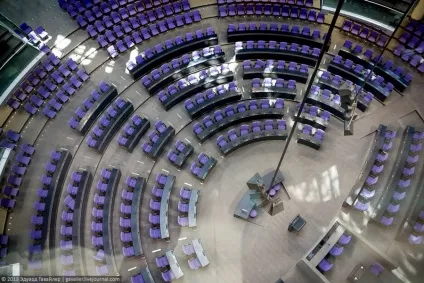 Рейхстаг зсередини і написи радянських солдатів (рейхстаг) Рейхстаг зсередини і написи радянських солдатів