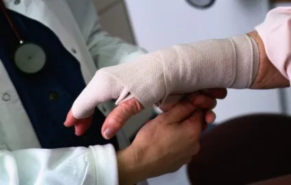 Як зупинити кровотечу з вени - як зупинити венозний і артеріальний кровотеча - (венозний) Як зупинити кровотечу з вени - як зупинити венозний і артеріальний кровотеча -