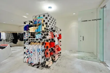 Як оформити інтер'єр магазину дизайн comme des garçons (дизайн) Як оформити інтер'єр магазину дизайн comme des garçons