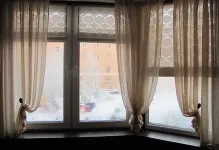 Штори на балкон ідеї і фото вікно з балконними дверима, кухня і зал, спальня і вітальня, тюль в (балкон) Штори на балкон ідеї і фото вікно з балконними дверима, кухня і зал, спальня і вітальня, тюль в