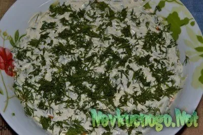 Листковий салат з куркою, грибами, огірків, і корейської моркви - покрокове приготування (огірків) Листковий салат з куркою, грибами, огірків, і корейської моркви - покрокове приготування